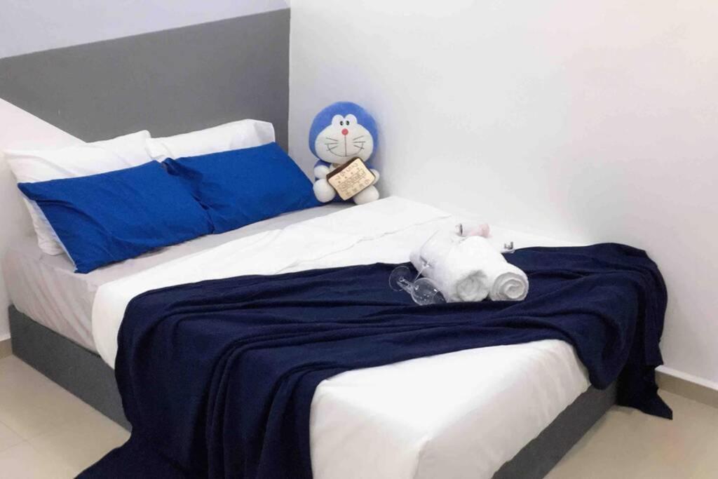 Вілла 22Pax :Taman Pelangi Party House Nearby Midvelly Джохор-Бару Екстер'єр фото