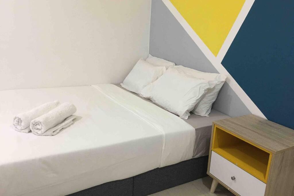 Вілла 22Pax :Taman Pelangi Party House Nearby Midvelly Джохор-Бару Екстер'єр фото
