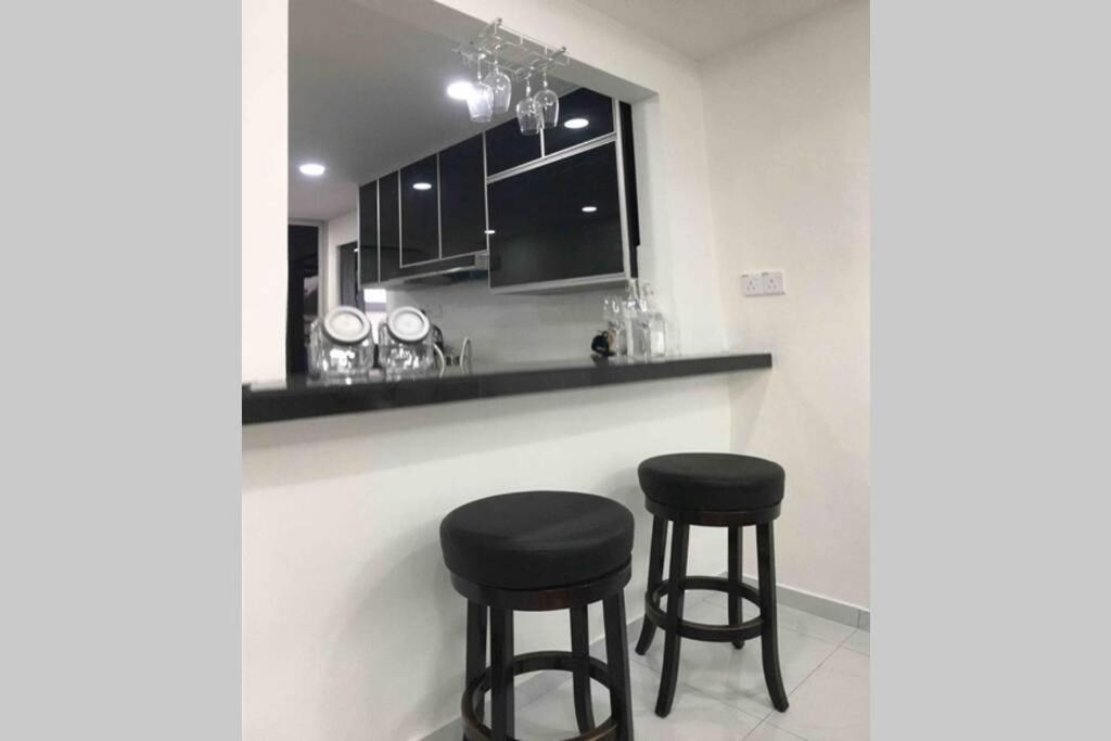 Вілла 22Pax :Taman Pelangi Party House Nearby Midvelly Джохор-Бару Екстер'єр фото