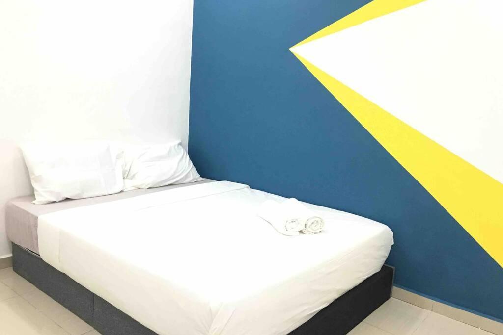 Вілла 22Pax :Taman Pelangi Party House Nearby Midvelly Джохор-Бару Екстер'єр фото