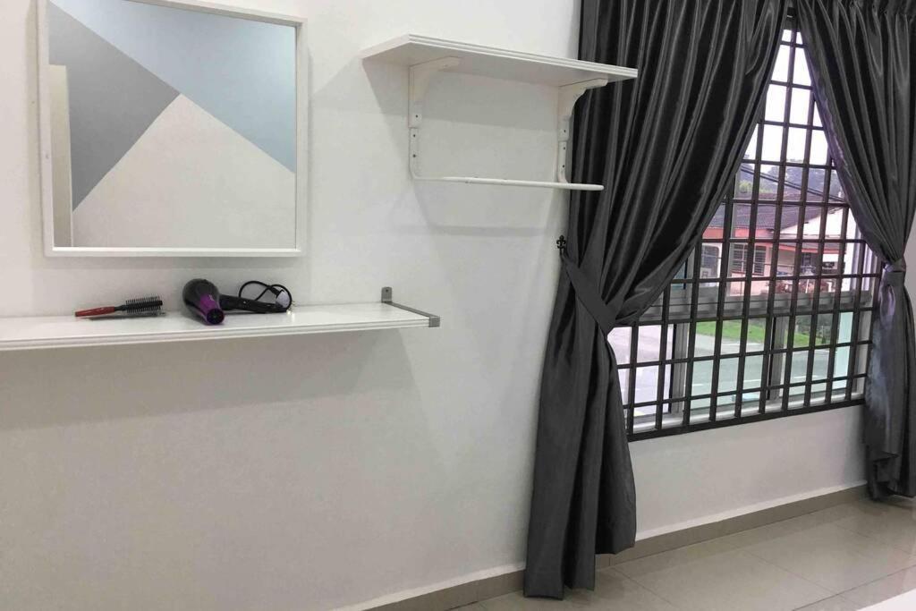 Вілла 22Pax :Taman Pelangi Party House Nearby Midvelly Джохор-Бару Екстер'єр фото